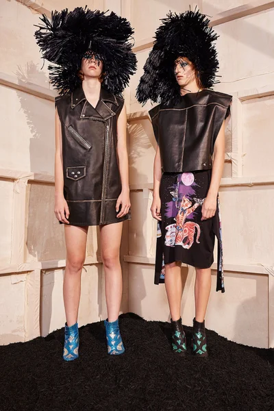 Look 3